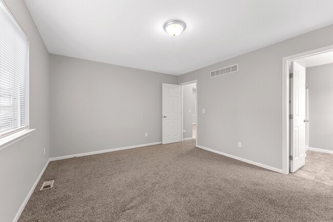 Building Photo - 24564 Jason Dr