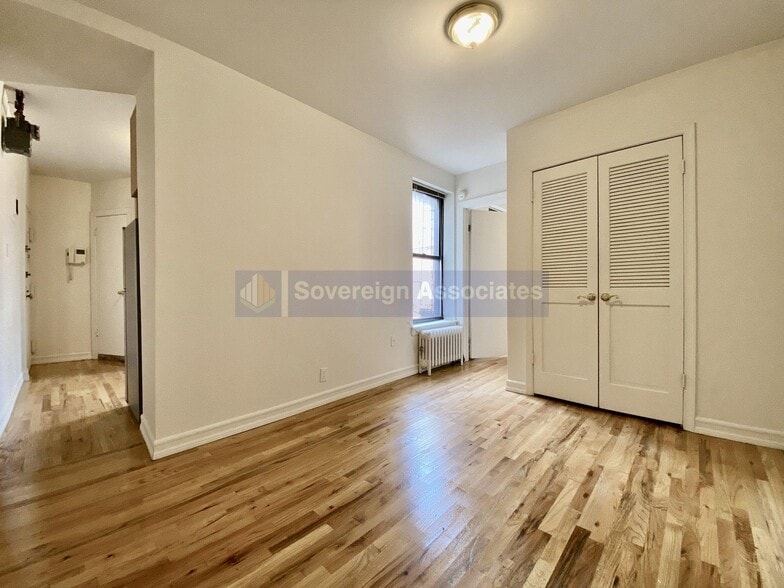 Building Photo - 401 E 68th St