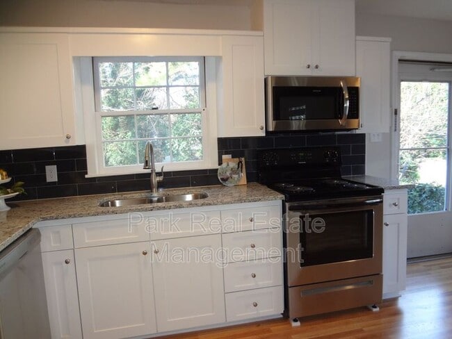 Building Photo - 218 Ransom St