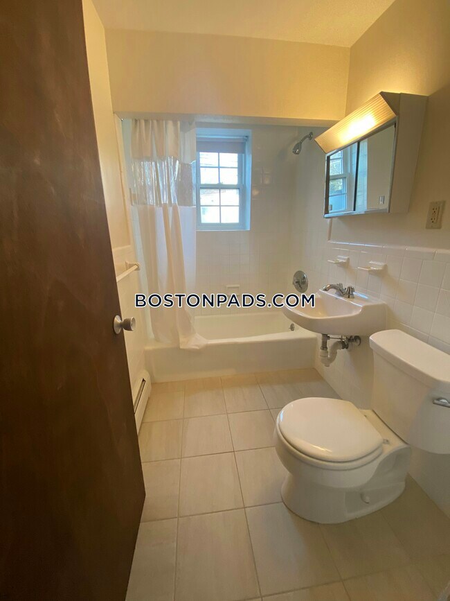 Building Photo - 4 Brattle Dr