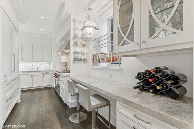 Building Photo - 118 E Erie St