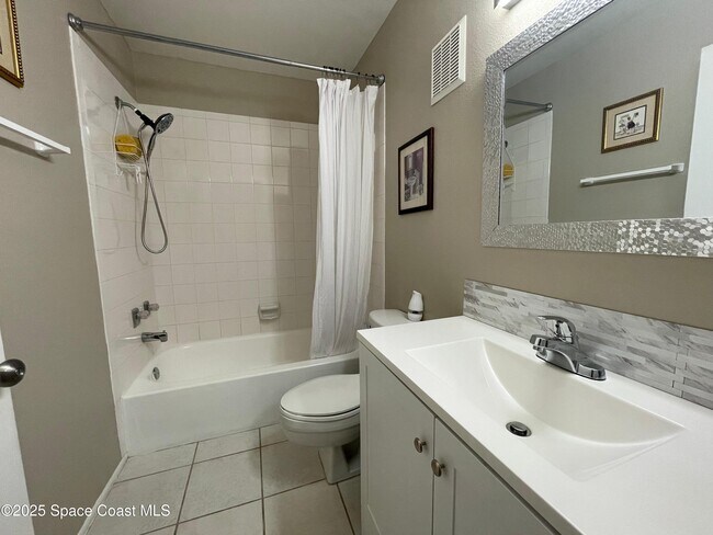 Building Photo - 4890 Lake Waterford Way W