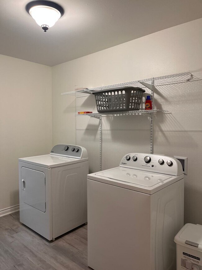 Building Photo - Bradley Short Term Rental