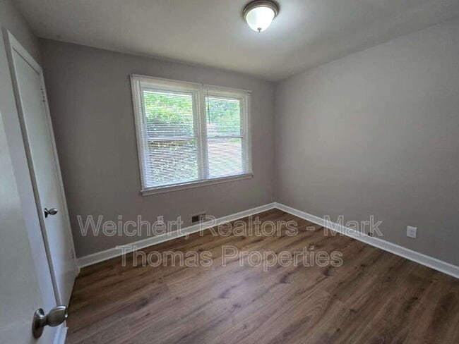 Building Photo - 1116 Delano St