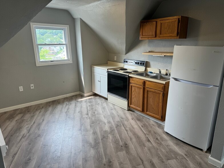 Building Photo - 506 4th St