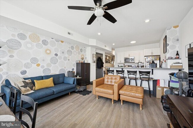 Building Photo - 124 Levering St