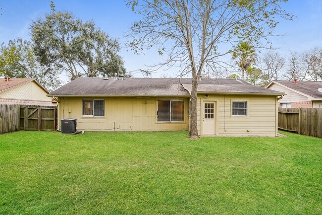 Building Photo - 2718 N Brompton Dr