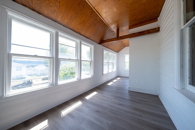 Building Photo - 1611 Carroll Ave