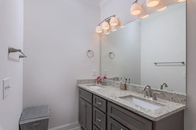 Building Photo - 1429 Park Ave