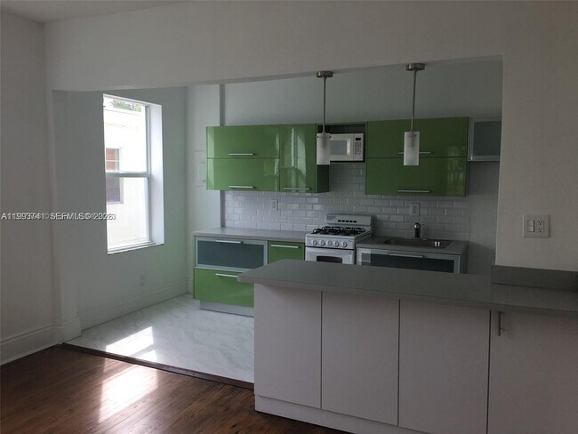 Building Photo - 1618 Michigan Ave