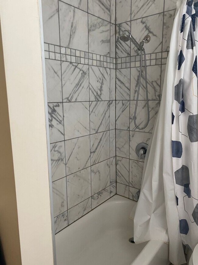 Building Photo - 245 S 10th St