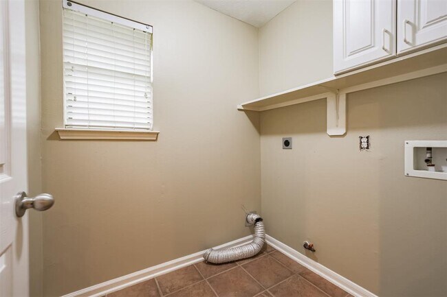 Building Photo - 7726 Trophy Pl Dr