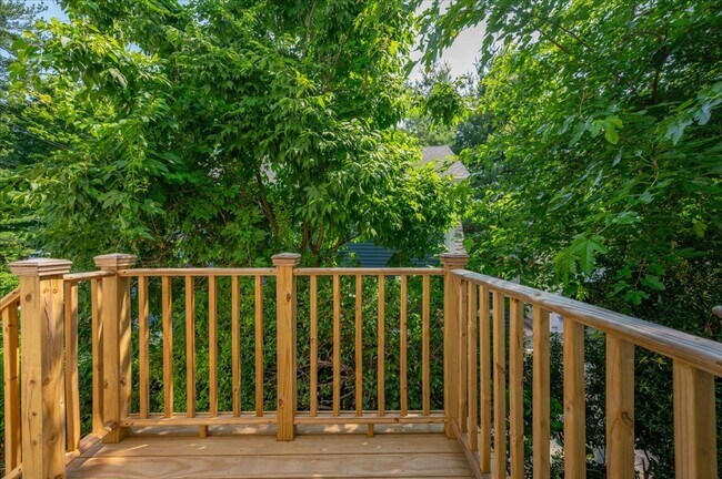 Building Photo - Lakeside Drive HOA
