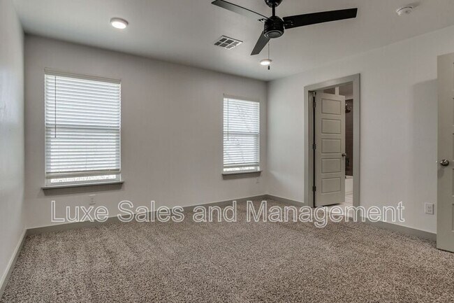 Building Photo - 7907 NW 135th Terrace