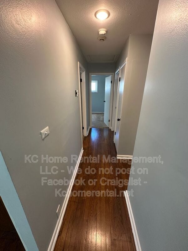 Building Photo - 10809 Ewing Ave