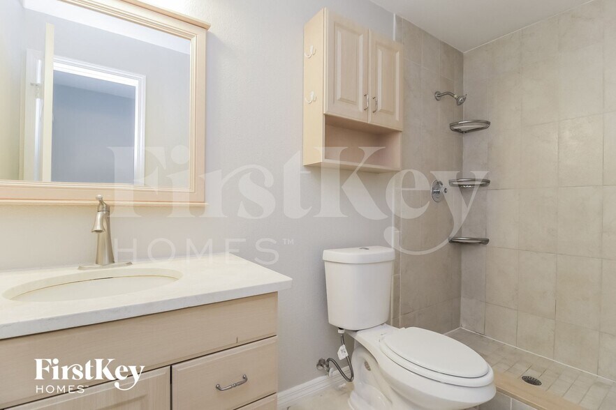 Building Photo - 5210 Holden Rd