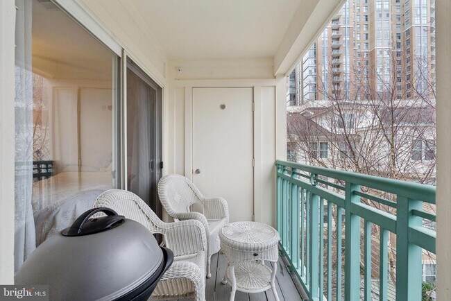 Building Photo - 12000 Market St