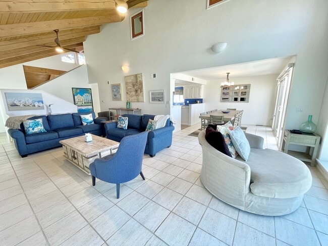 Building Photo - 4025 Ocean Dr