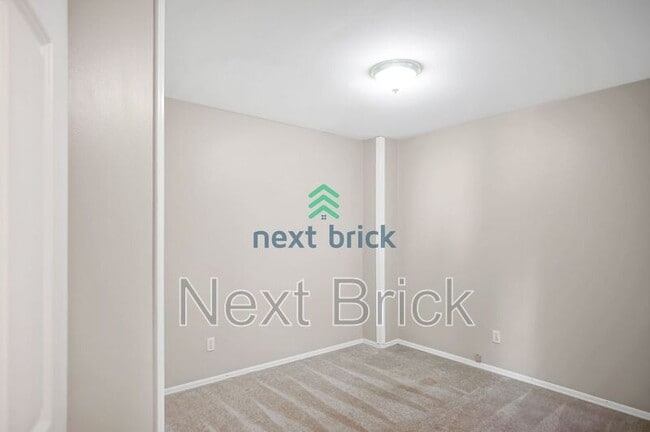 Building Photo - 11210 Slater Ave NE