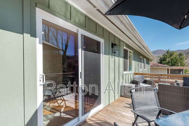 Building Photo - 7 Brookcliff Dr