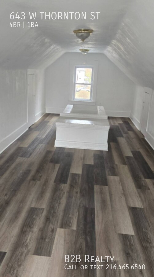 Building Photo - 643 W Thornton St