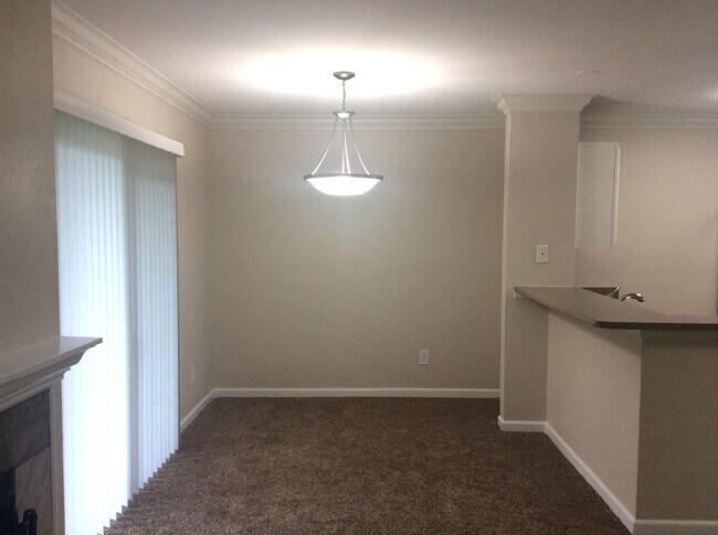 Building Photo - Beautiful 1 BDRM/1 BATH Condo at Madera West in Federal Way!