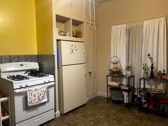 Building Photo - 2247 North Summit Avenue