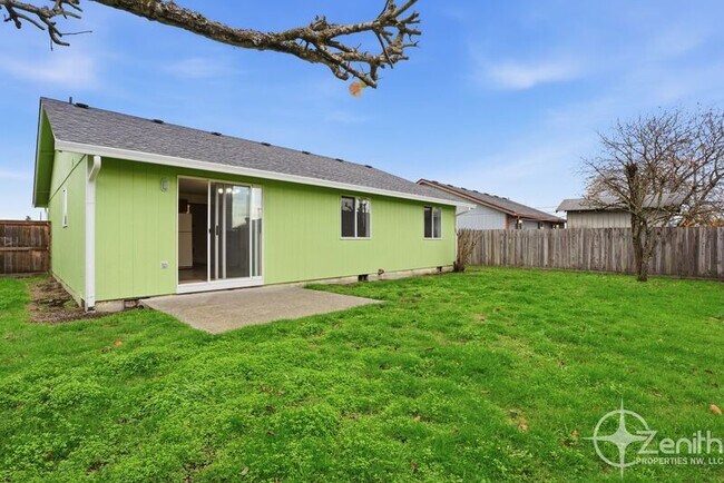 Building Photo - 16113 NE 4th Way