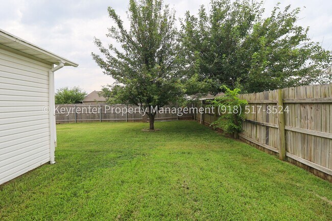 Building Photo - 3 Bed | 2 Bath in Owasso!
