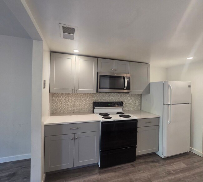 Building Photo - Desirable South Whitehall Township Townhome