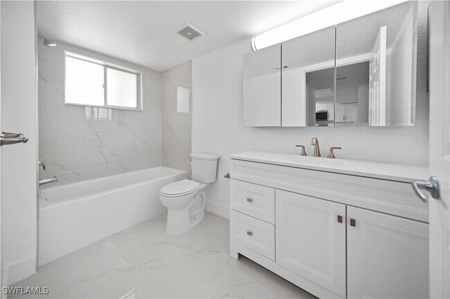 Building Photo - 8264 Key Royal Cir