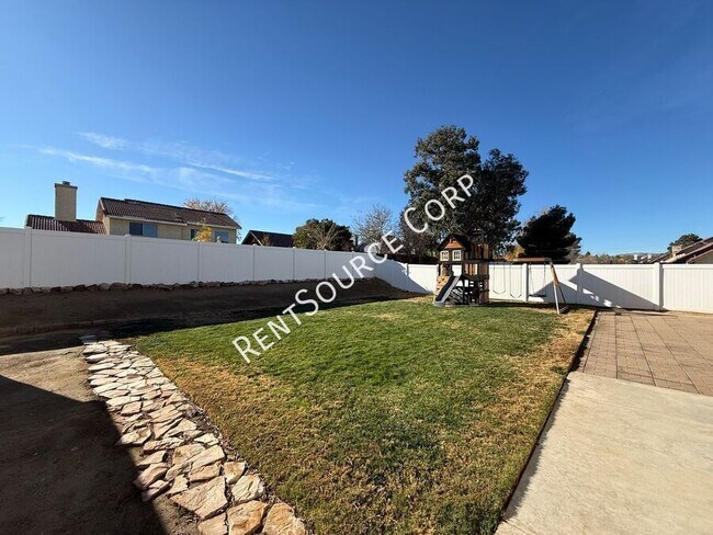 Building Photo - 1940 Simsburry St