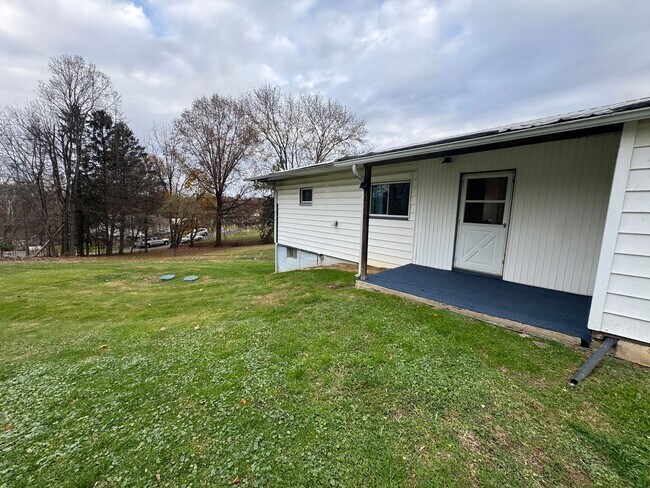 Building Photo - 4813 Sayre Ave