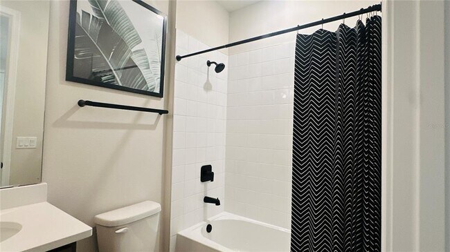 Building Photo - 16450 Hamlin Vw St