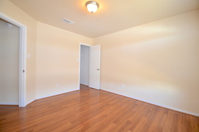 Building Photo - 2408 Ryan Dr