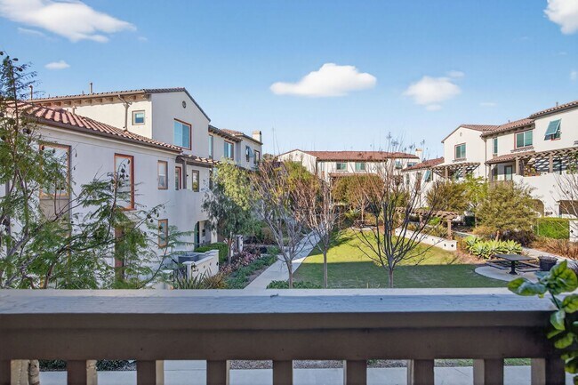 Building Photo - 3-Bed + 3.5-Bath Townhouse | Springville | Camarillo | Unfurnished