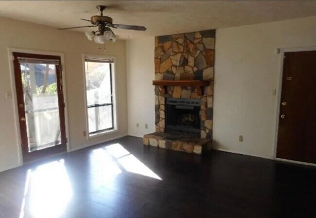 Building Photo - 1862 Tryon Dr