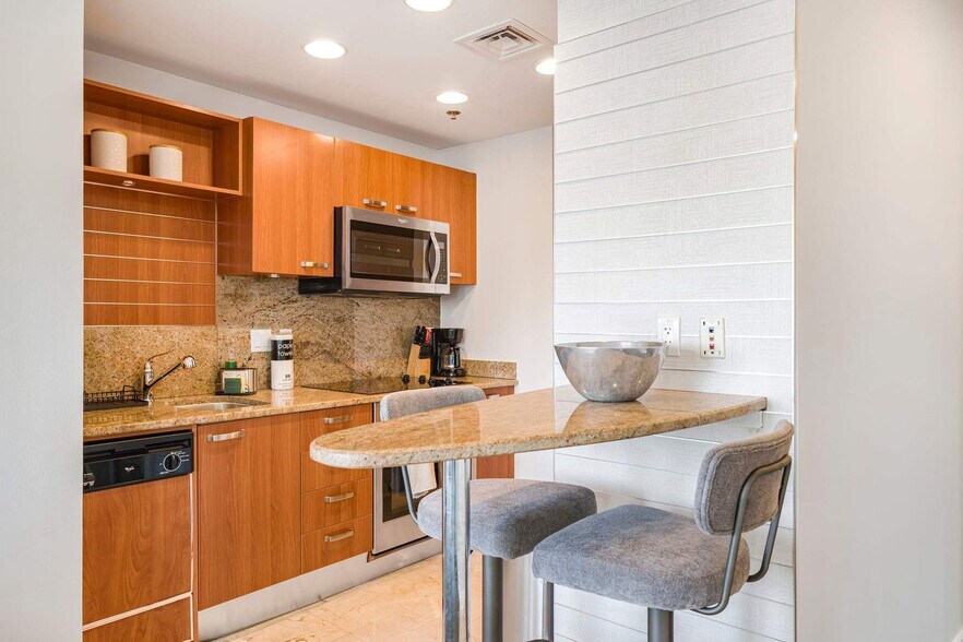 Building Photo - 1391 FL-5