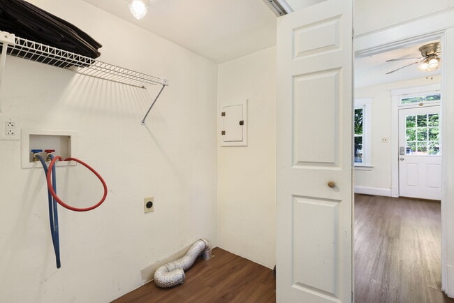 Building Photo - 401 S Buchanan St