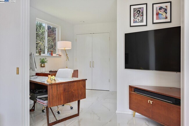 Building Photo - 6624 Saroni Dr