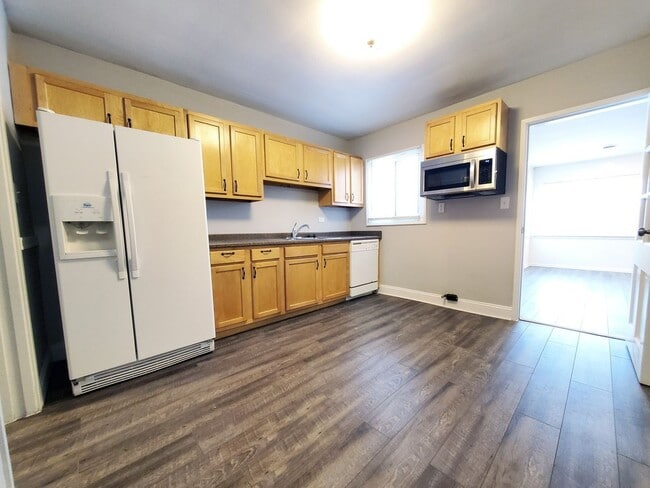 Building Photo - 3 Bed- 2 Full Bath Ranch for Rent | Newly ...