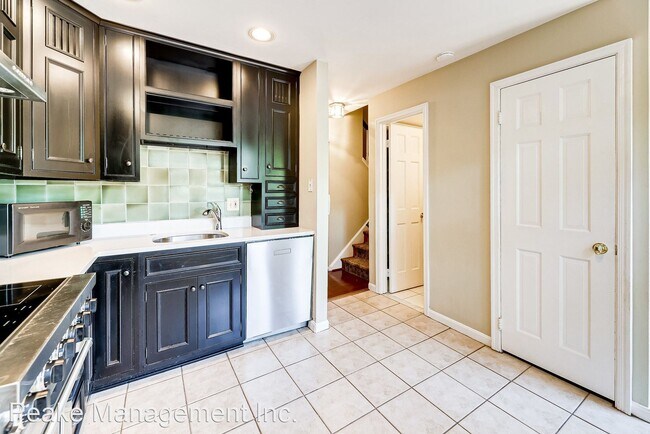 Building Photo - 2 br, 2.5 bath House - 419 S. Columbus St.