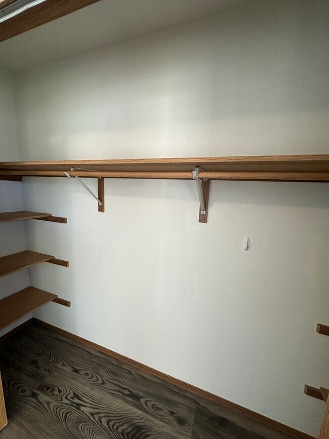 Building Photo - Tranquil & delightful 3-bedroom, 2-bathroo...