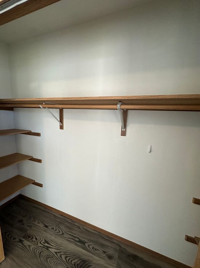 Building Photo - Tranquil & delightful 3-bedroom, 2-bathroom home that offers both comfort and convenience with it...