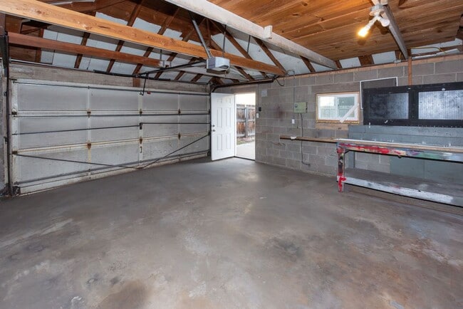 Building Photo - Move in now — $0 rent due until February 1st! - 3BR/2BA Single-Family Home Across from Sloan’s La...