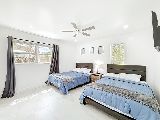 Building Photo - 635 Kingbird Cir