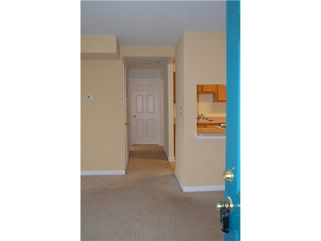 Building Photo - 703 Waters Edge Dr
