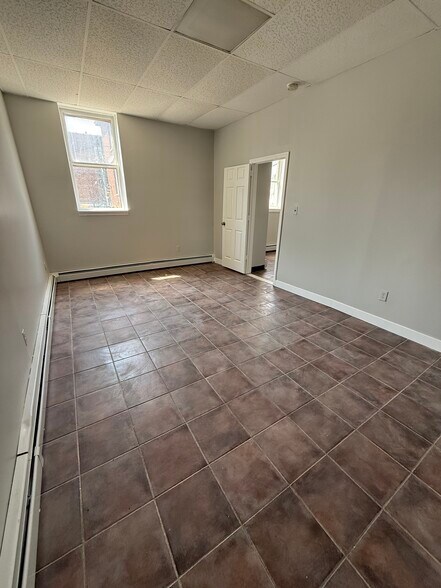 Building Photo - 75 Lodi St