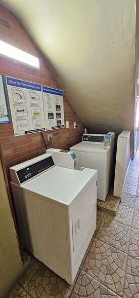 Building Photo - 1851 NE 168th St