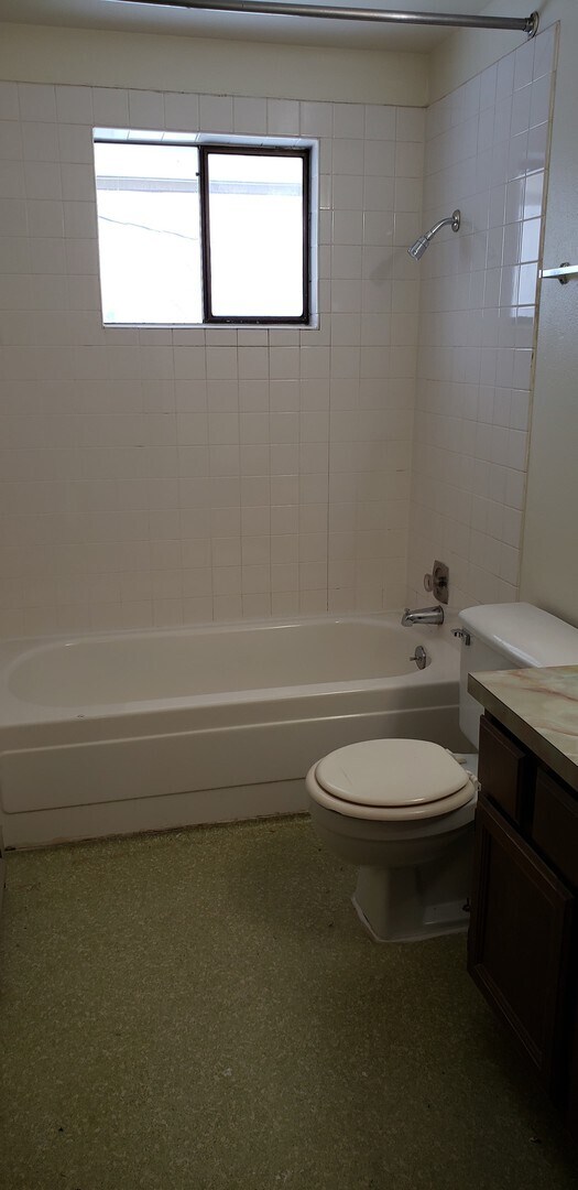 Building Photo - 1022-1024 N. Best Rd